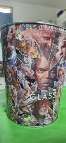 Copo colecionavel Glass Vidro M. Night Shyamalan