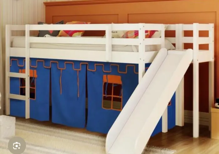 Cama com escorregador