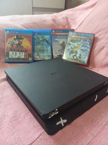 Ps4 Slim semi novo 1tb + 3 controles, 4 jogos