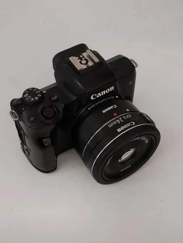 Camera Canon m50 com adaptador e lente 24mm