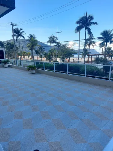 Canto do Forte - Pé na areia 