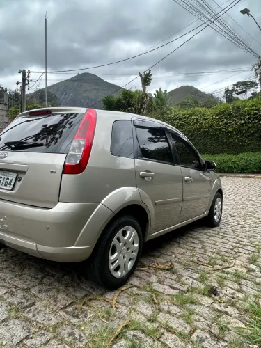 Ford Fiesta SE 1.6 8V Flex 5P 2014