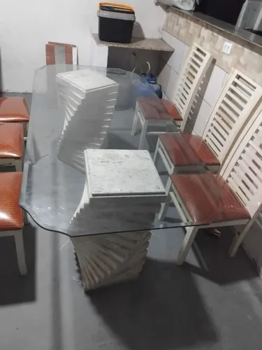 Mesa de vidro com 6 cadeiras semi novo 