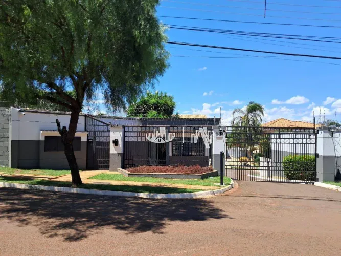 Casa com 1 quarto à venda, 150 m² por R$ 980.000 - Condomínio Petit Ville - Londrina/PR