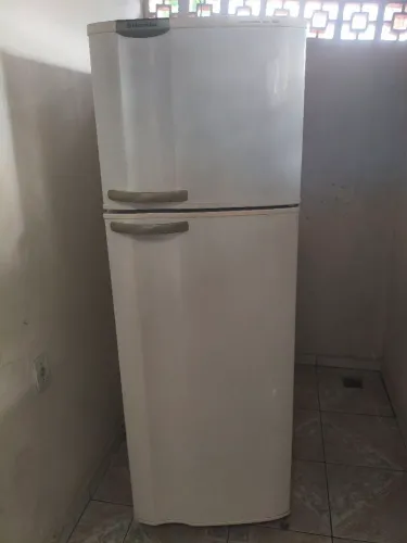 GELADEIRA ELETROLUX DC39 DUPLEX DEGELO 360 litros