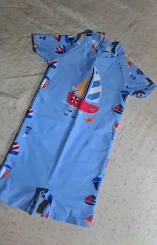 Roupa de praia menino