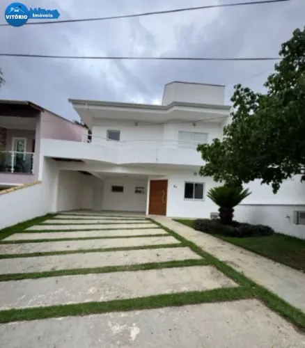 Sobrado á venda em condomínio !