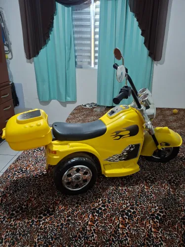 Moto elétrica infantil