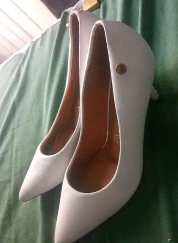 Scarpin branco seminovo, tamanho 35 não acompanha a caixa 