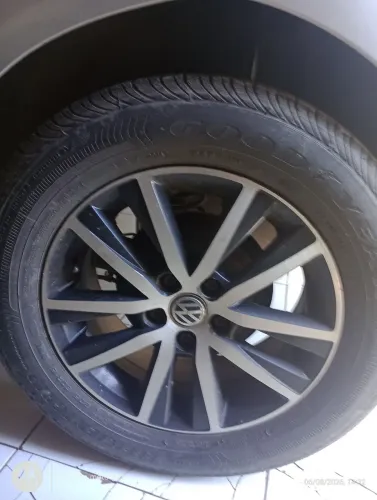 Vendo pneu Goodyear semi novo