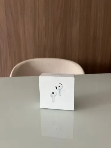 AirPods 4 com Cancelamento Ativo de Ruído