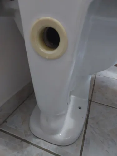 Vendo 2 Vaso sanitário incepa. Um com tampa snow