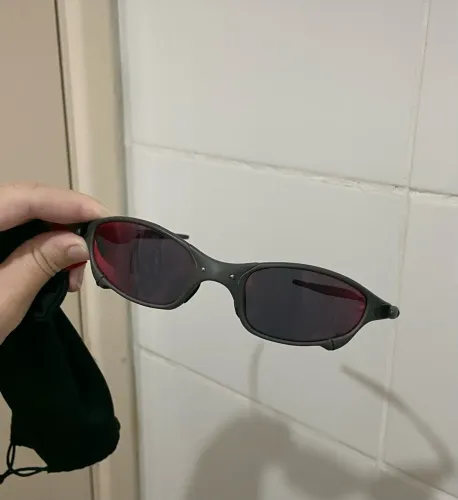 Óculos Oakley Juliet X-Metal Carbon - Lentes Dark Ruby (Linha Premium Metal)