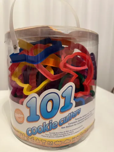 101 cookie cutters Wilton