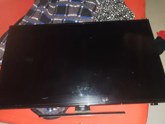 Televisão Smart 40 polegadas ( Está Com Defeito)