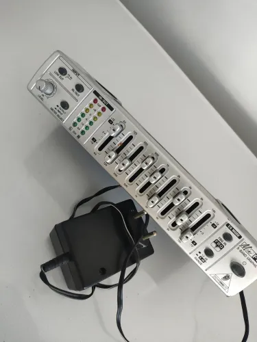 Equalizador Behringer FBQ