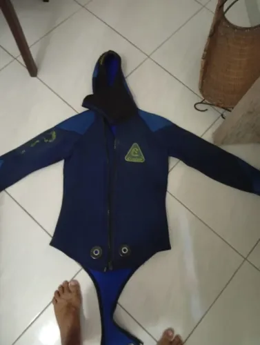 Vendo Roupa de Mergulho profissional. leia anuncio estudo proposta.