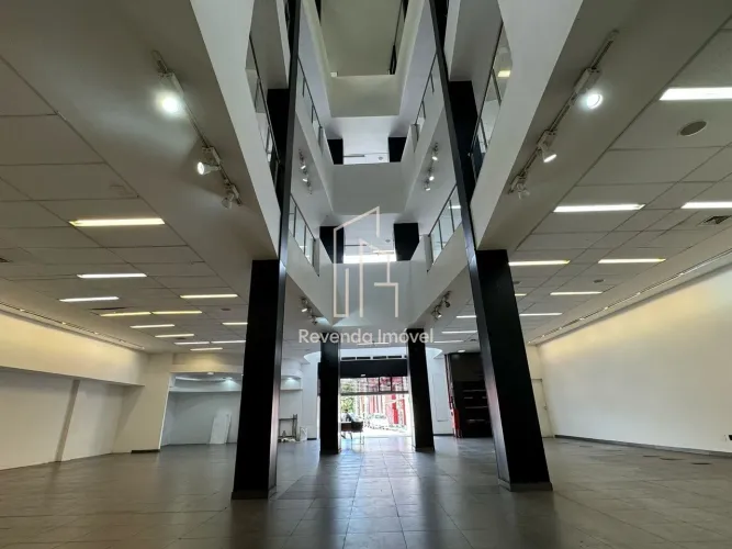 Excelente Sala Comercial para Locação no Centro de Osasco-SP: 1 quarto, 8 salas, 8 banheir