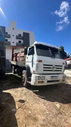Vende se caminhão Volkswagen 13-180 toco ano 2004 no chassis