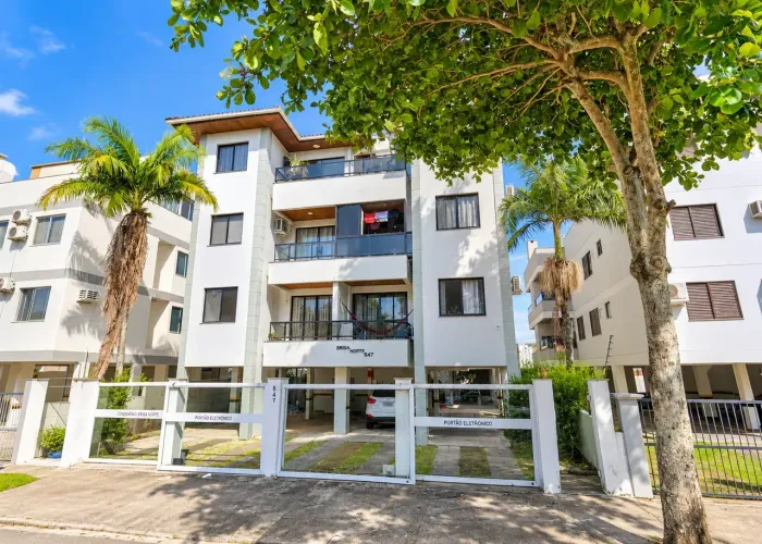 Apartamento mobiliado com 2 dormitórios a 600m do mar - Gaivotas/Ingleses