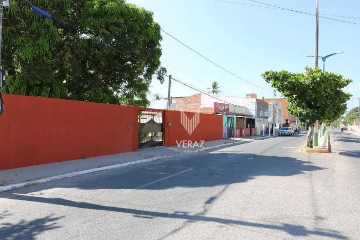 Casa Plana com Potencial Comercial no Centro de Trairi com 726m² de Terreno