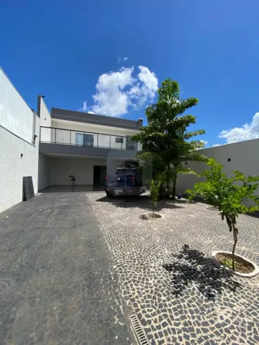 Sobrado à Venda no Bairro Portal do Vale.