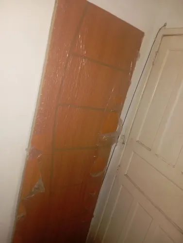 Vendo porta de madeira tamanho 70cm