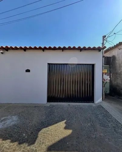 Casa a venda/ Parte alta