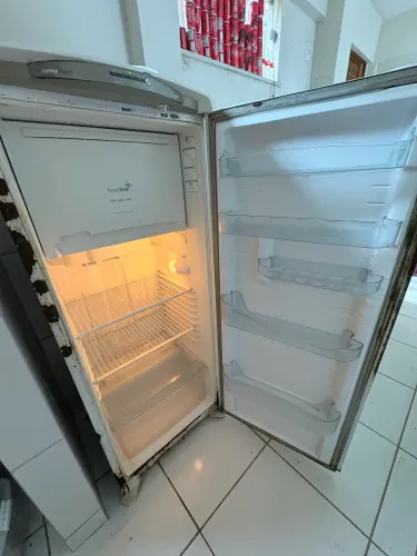 Vende-se geladeira cônsul frost free