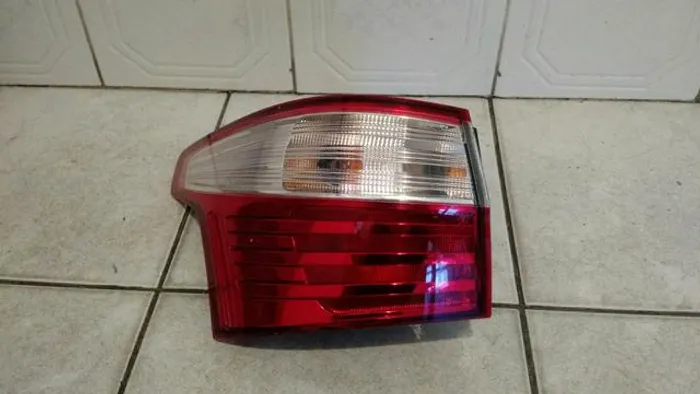 Lanterna traseira esquerda Fiat grand Siena