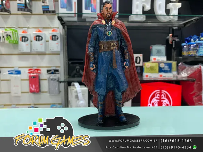 Boneco DR. Estranho