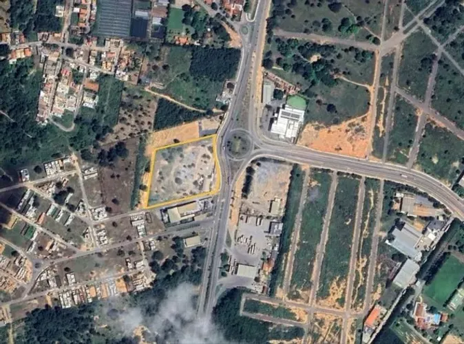 Aluga-se Terreno de esquina com área de 19.500m²