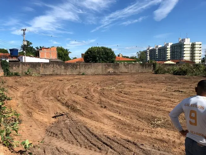 Vende-se lote com 4.100m2 no bairro jd aeroporto em Várzea Grande-MT