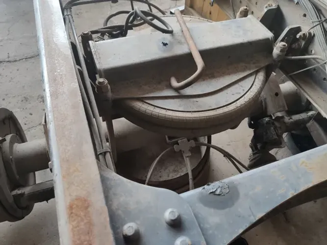 Chassi com truck completo com molas Atego/1620