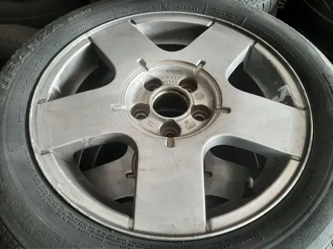 Roda aro 15 Volkswagen Golf Gti prata 5x100 usadas