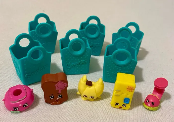 Kit Shopkins com 6 sacolinhas. Como Novo.