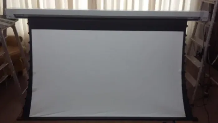 Tela Elét. Tensionada Kreische 80"  Modelo Silence c/ Controle Remoto