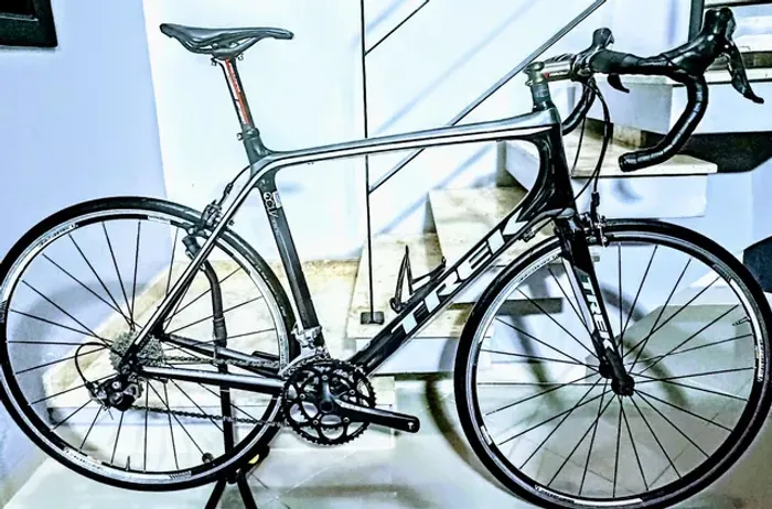 TREK(58) MADONE 3.1, SHIMANO105 10v (18x). Trocas 8k