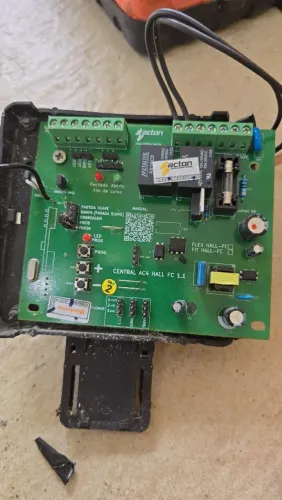 SERVIÇOS EM PORTÃO ELETRÔNICO EM RESIDÊNCIA