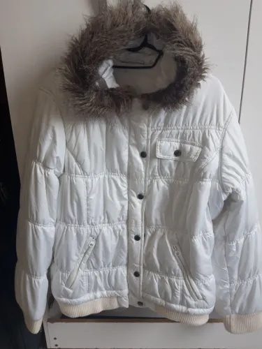 Casaco de inverno com capuz