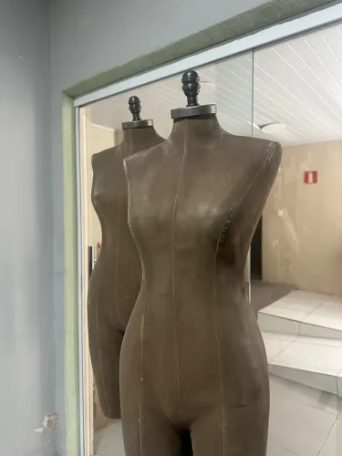 Manequim da marca expor- impecável 