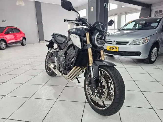 EXCELENTE HONDA CB650R AZUL METALICA ANO 2021 EM DOADI AUTOMOVEIS PELOTAS/RS