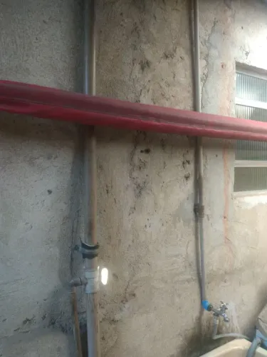Toldo tipo retrátil para comércio usado largura 3,00metros com todas as peças de montagem 