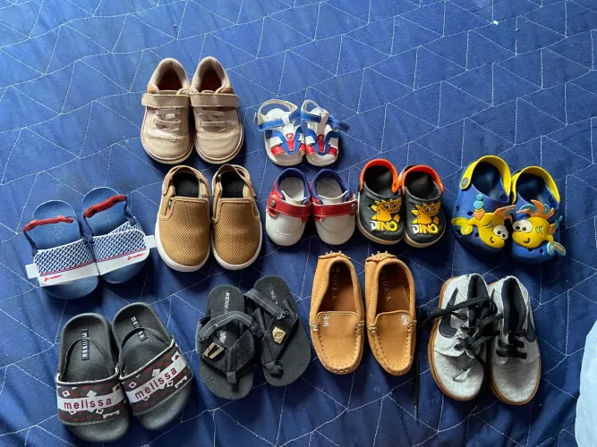 Vendo sapatos infantis menino