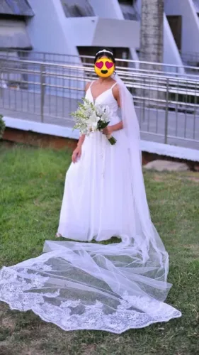 VENDO VESTIDO DE NOIVA, VÉU E TIARA.