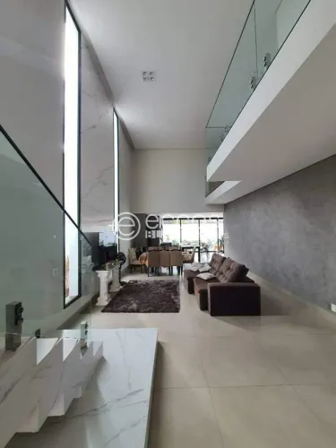 Casa em condomínio à venda, 4 quartos, 4 suítes, 2 vagas, Novo Mundo - Uberlândia/MG