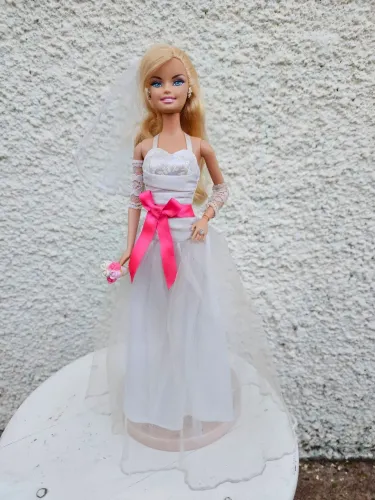 Boneca Barbie noiva