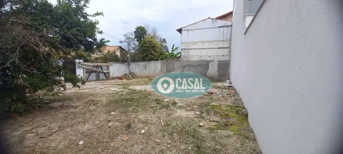 Terreno à Venda em Camboinhas com 245 m².