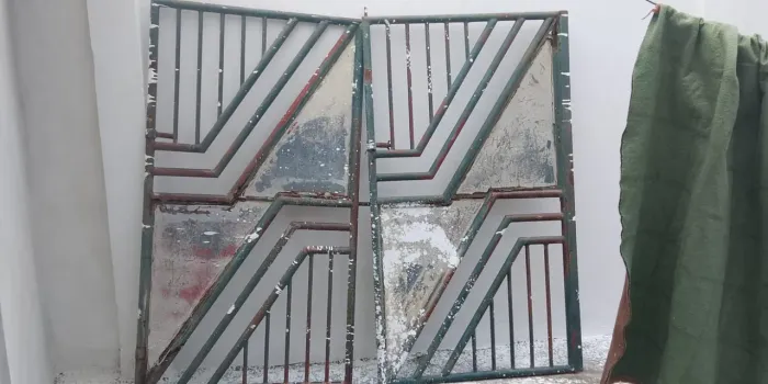 Portão de 220 pôr dois dois metros de largura, só precisa de uma reforma básica, tem cvs