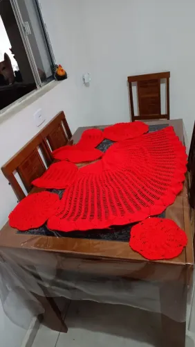 Jogo de mesa de crochê vermelho